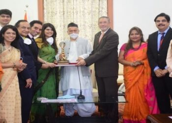 10th MedscapeIndia National Award Trophy