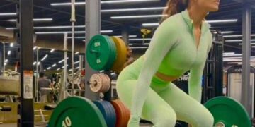Urvashi Rautela incredible behind-the-back deadlift with 50kg