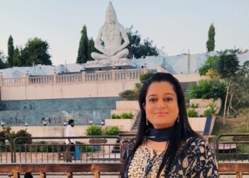 Actress-influencer Ekta Jain Visits Mahakaleshwar Jyotirlinga